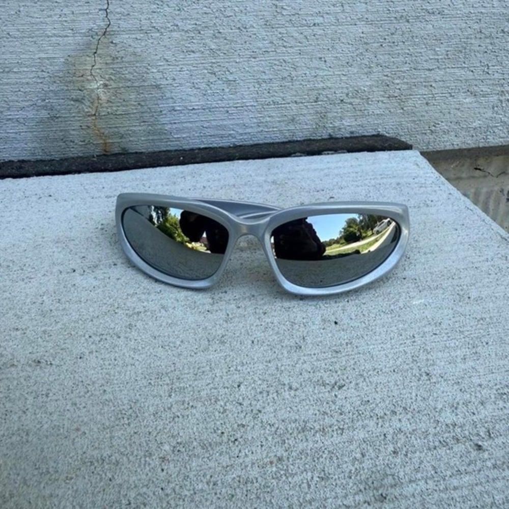 Silver Wraparound Sunglasses Mens Y2K Streetwear Fashion Accessory G1